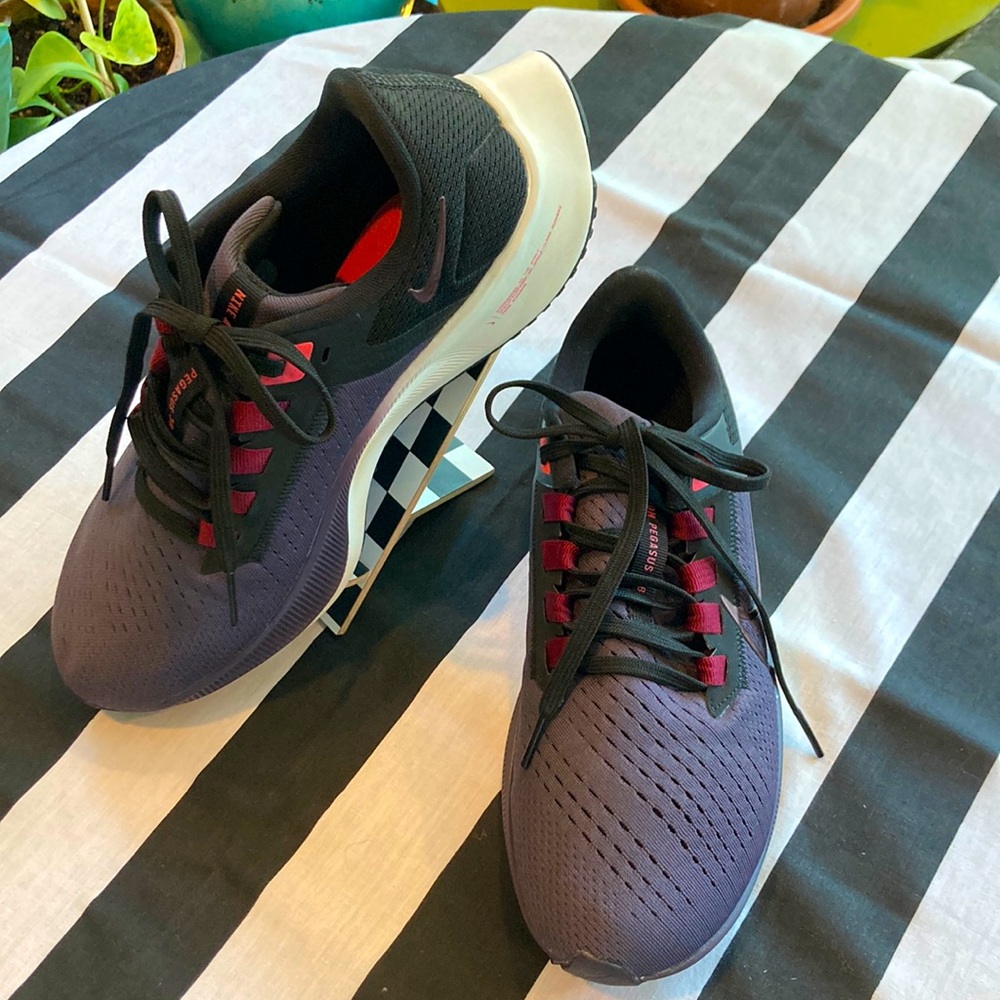 Nike Air Zoom Pegasus 38, sized 8 1/2